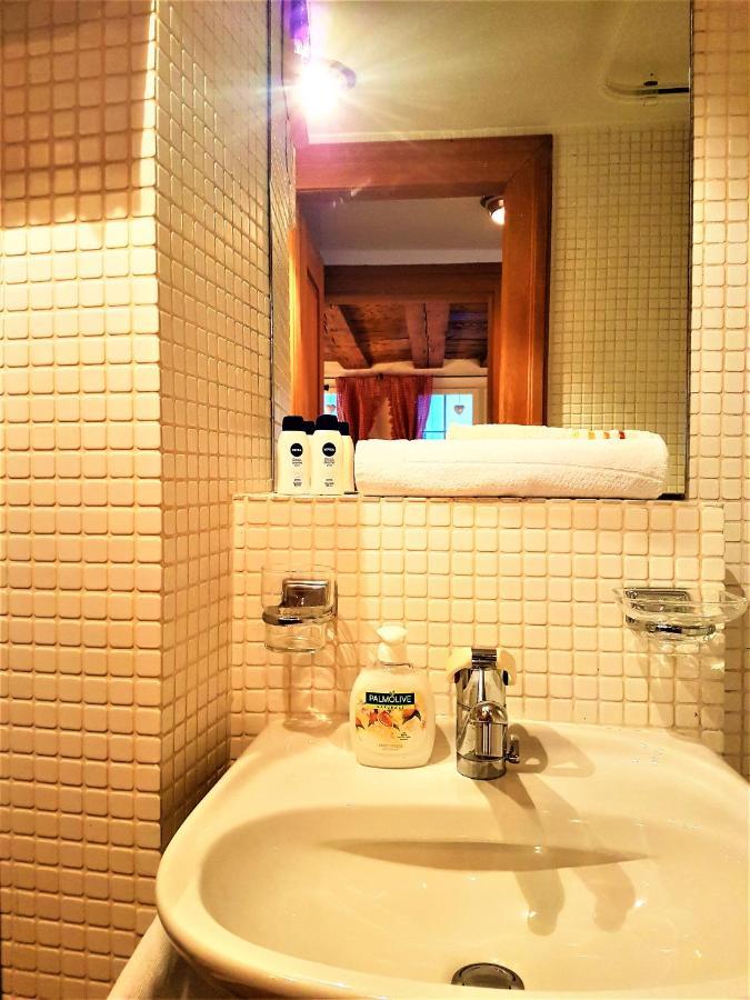 Swiss Chalet Style Zurich Extérieur photo