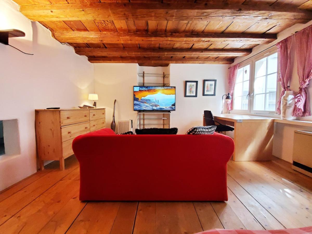 Swiss Chalet Style Zurich Extérieur photo