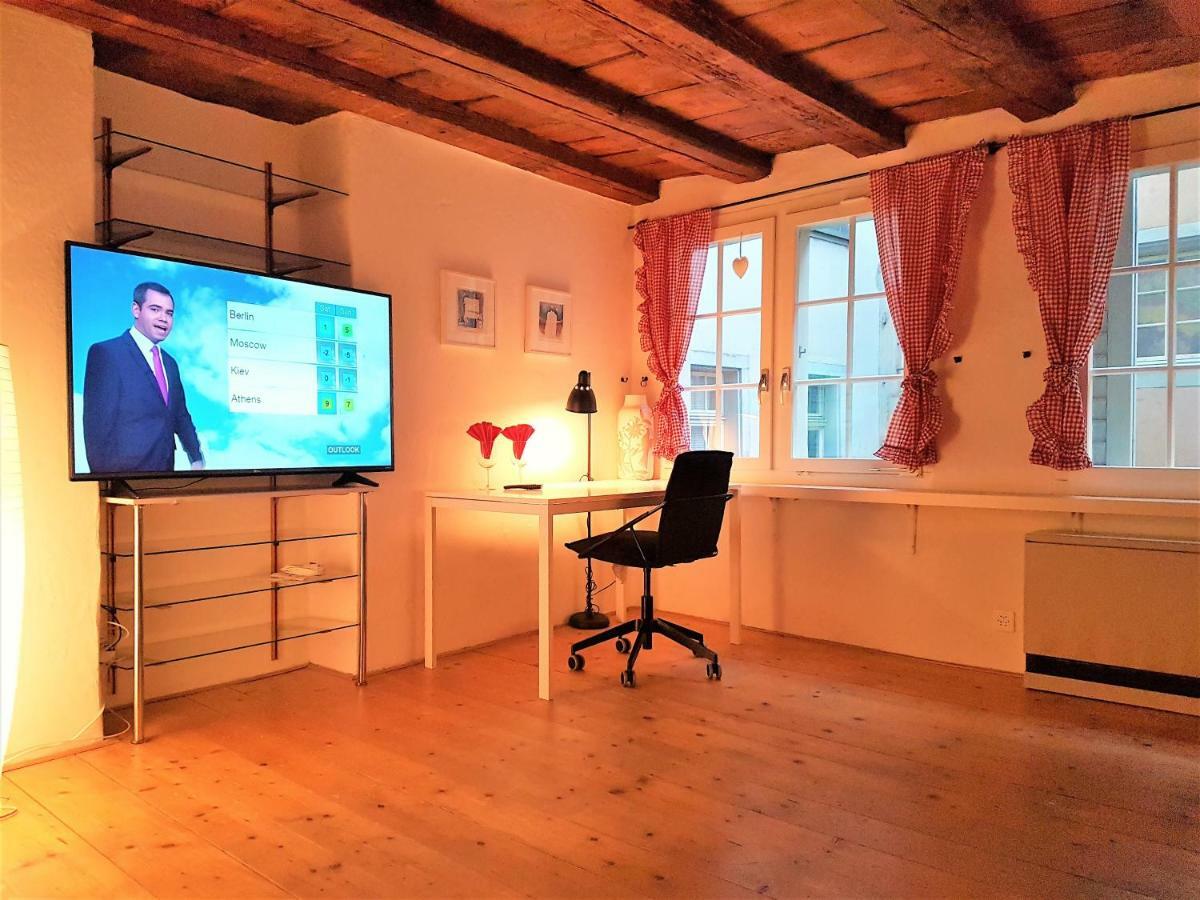 Swiss Chalet Style Zurich Extérieur photo